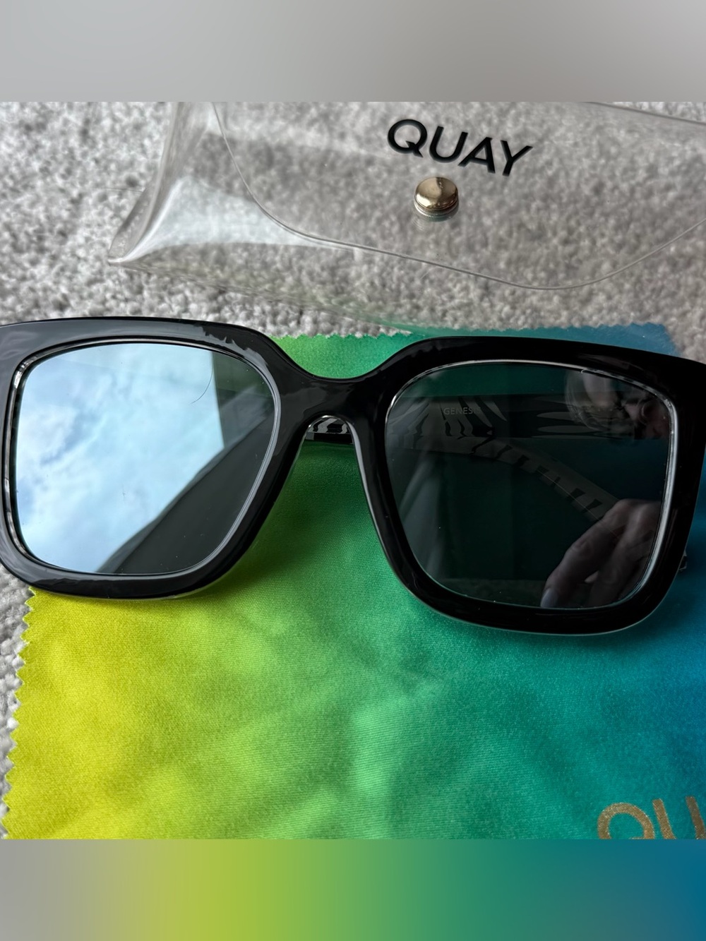 Quay Australia Genesis Oversized Sunglasses Black White Marble EUC w/case
